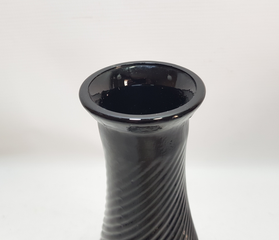 NADİR RENKTE ANTİKA VAZO