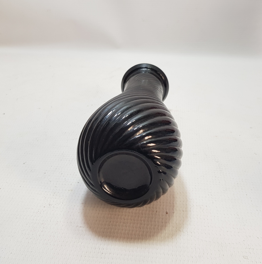 NADİR RENKTE ANTİKA VAZO