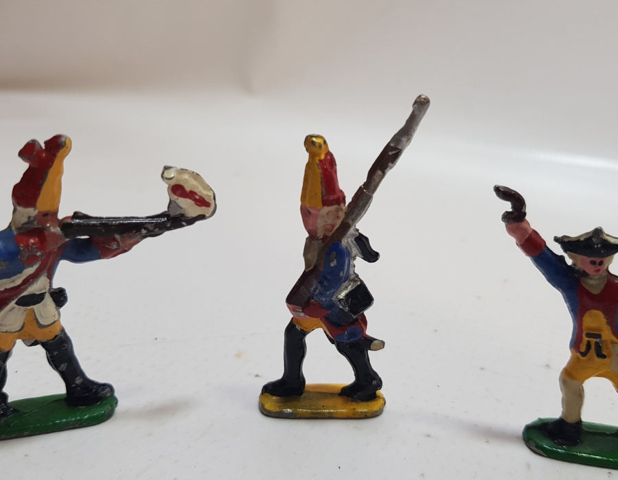 1900 BAŞLARI EL BOYAMA 3 ADET ANTİKA KURŞUN ASKER