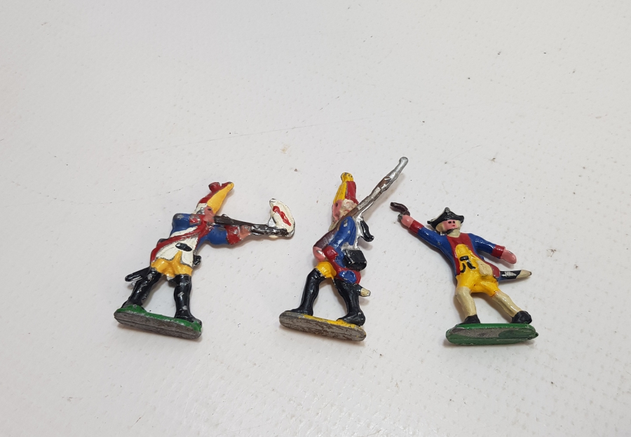 1900 BAŞLARI EL BOYAMA 3 ADET ANTİKA KURŞUN ASKER