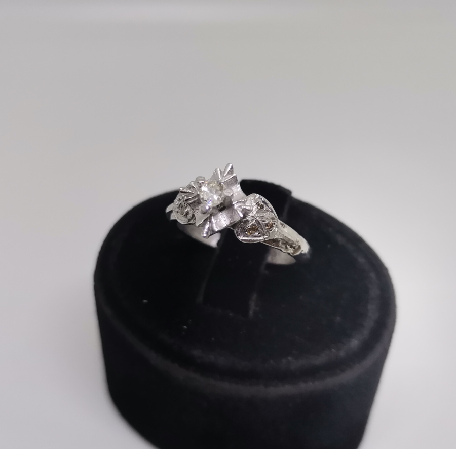 TEK TAŞ MODEL PIRLANTA TAŞLI YÜZÜK