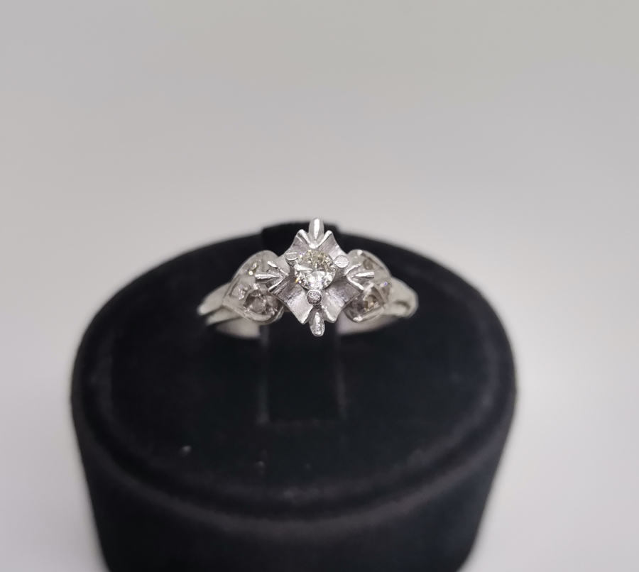 TEK TAŞ MODEL PIRLANTA TAŞLI YÜZÜK