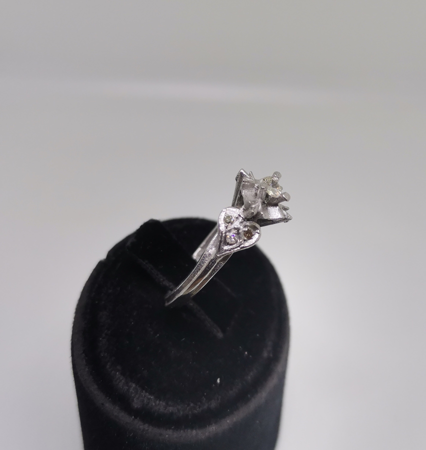 TEK TAŞ MODEL PIRLANTA TAŞLI YÜZÜK