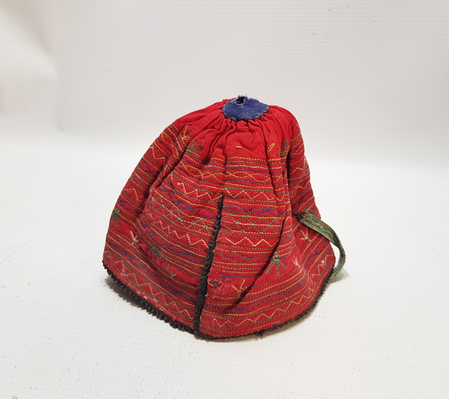 ÜZERİ OPAL BONCUKLARLA İŞLİ OSMANLI DÖNEMİ ŞAMANİK BEBEK TAKKESİ