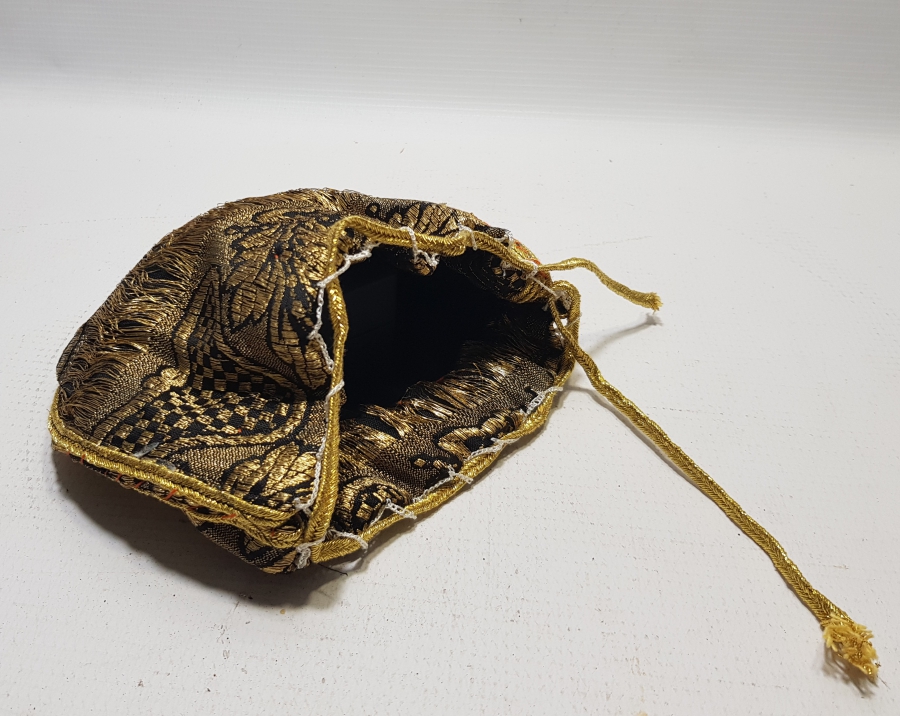 OSMANLI DÖNEMİ İPEK VE SIRMA İŞÇİLİKLİ KUMAŞTAN YAPILMIŞ BÜYÜK BOY KESE