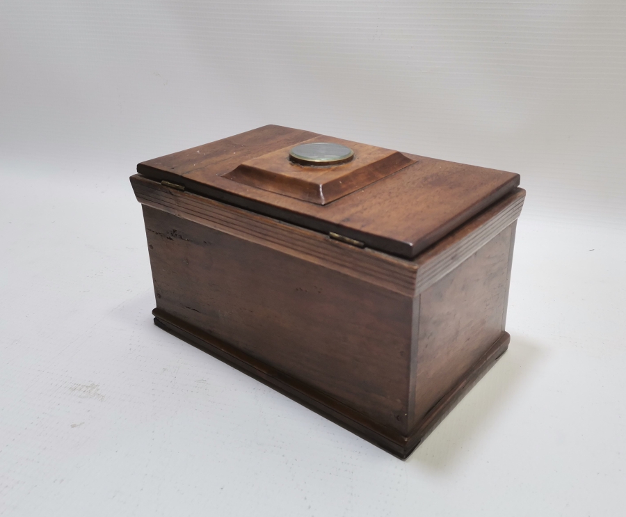 ÜZERİ OSMANLICA YAZILI VE KIBLENÜMALI ÇOK NADİR TEYYARE CEMİYETİ AÇILIŞ HATIRASI SANDIK - KUTU