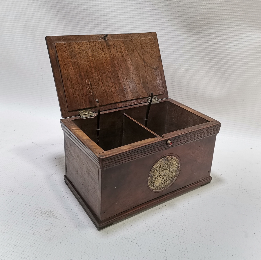 ÜZERİ OSMANLICA YAZILI VE KIBLENÜMALI ÇOK NADİR TEYYARE CEMİYETİ AÇILIŞ HATIRASI SANDIK - KUTU