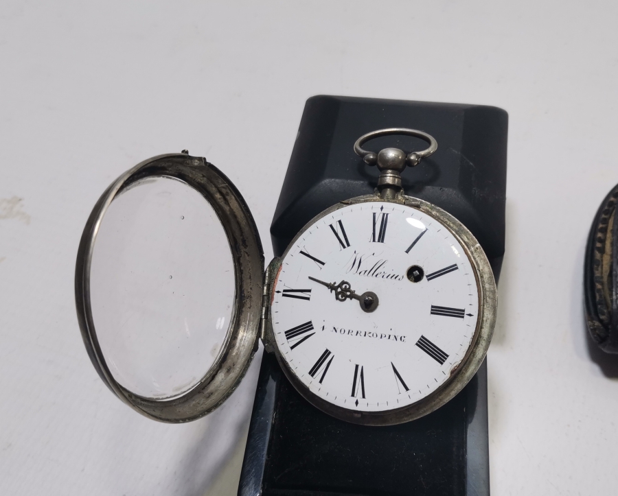 1800 BAŞLARI ÖNDEN KURMALI NADİR PRİOR CEP SAATİ