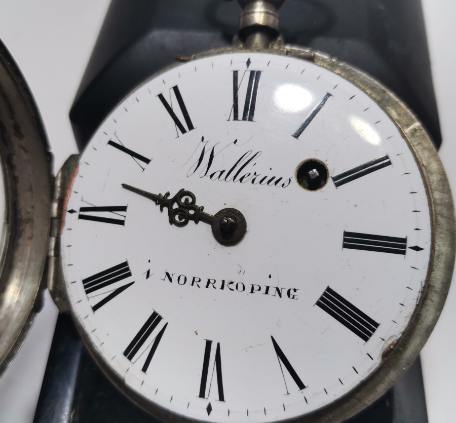 1800 BAŞLARI ÖNDEN KURMALI NADİR PRİOR CEP SAATİ