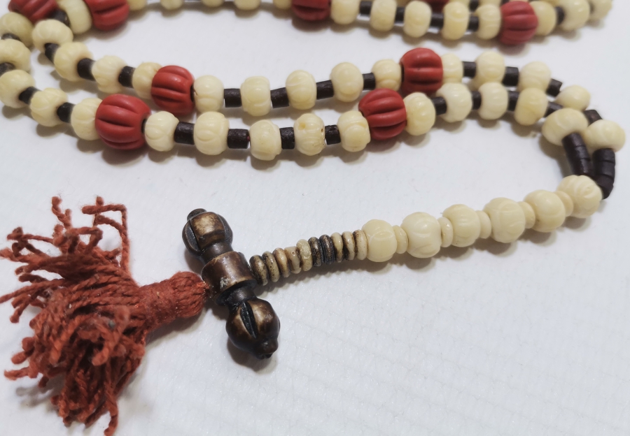 OSMANLI DÖNEMİ MERCAN VE DOĞAL TAŞLARDAN YAPILMIŞ PAPAZ TESPİHİ