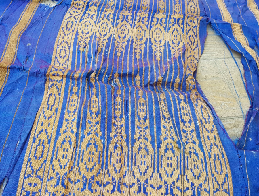 OSMANLI DÖNEMİ SAF GÜMÜŞ VE İPEKTEN DOKUNMUŞ NADİR HEREKE KUMAŞ PARÇASI