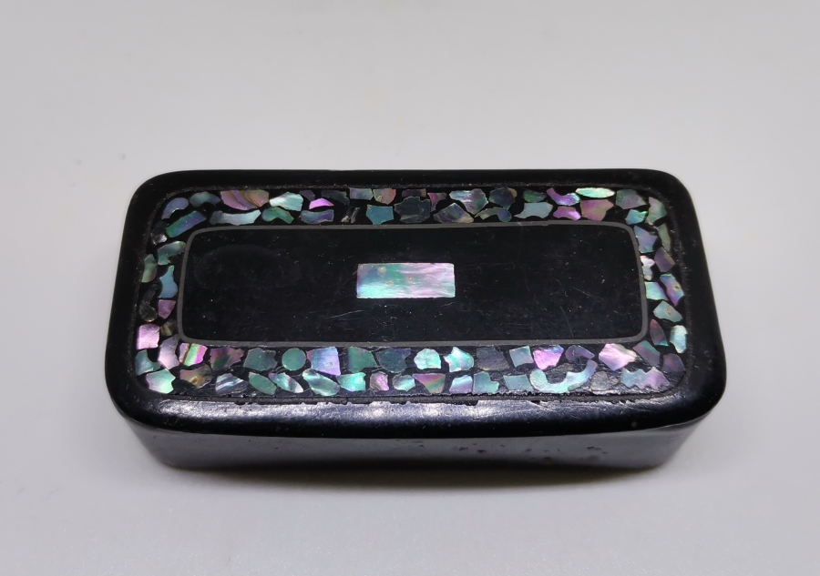 SEDEF ÇAKMA İŞÇİLİKLİ OSMANLI DÖNEMİ KAPAKLI ENFİYE KUTUSU