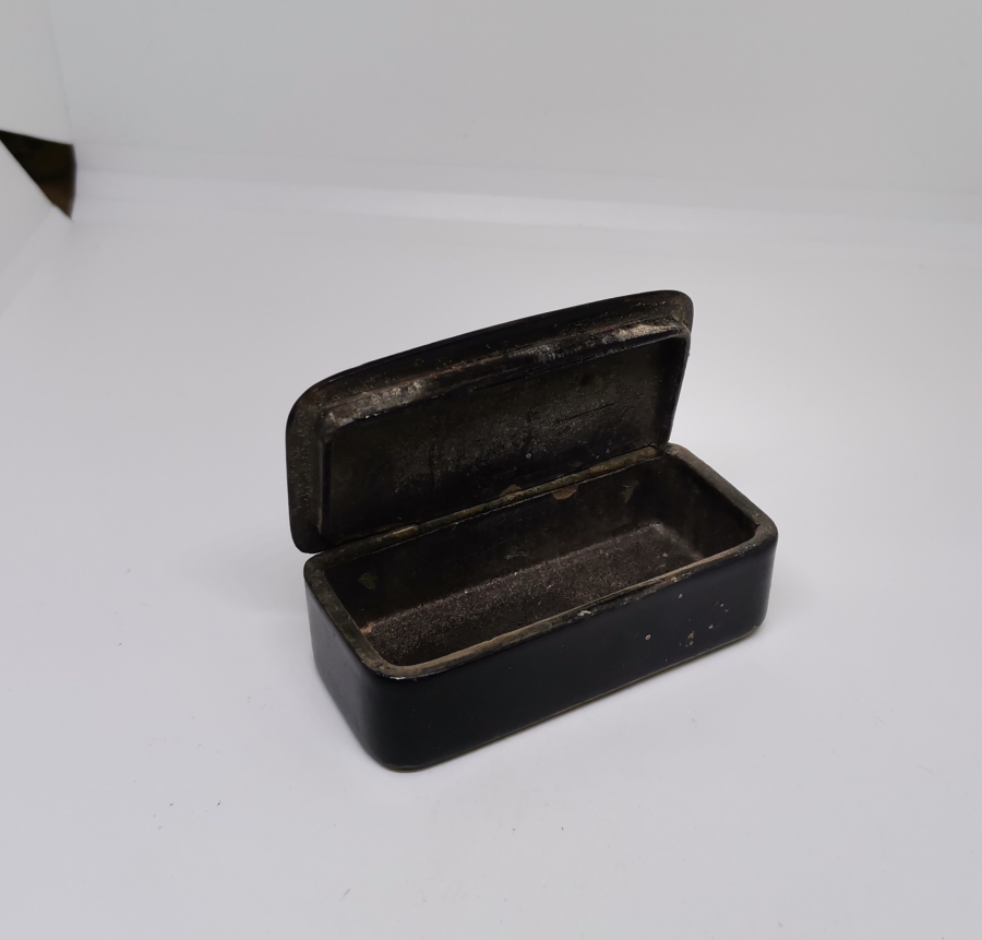 SEDEF ÇAKMA İŞÇİLİKLİ OSMANLI DÖNEMİ KAPAKLI ENFİYE KUTUSU