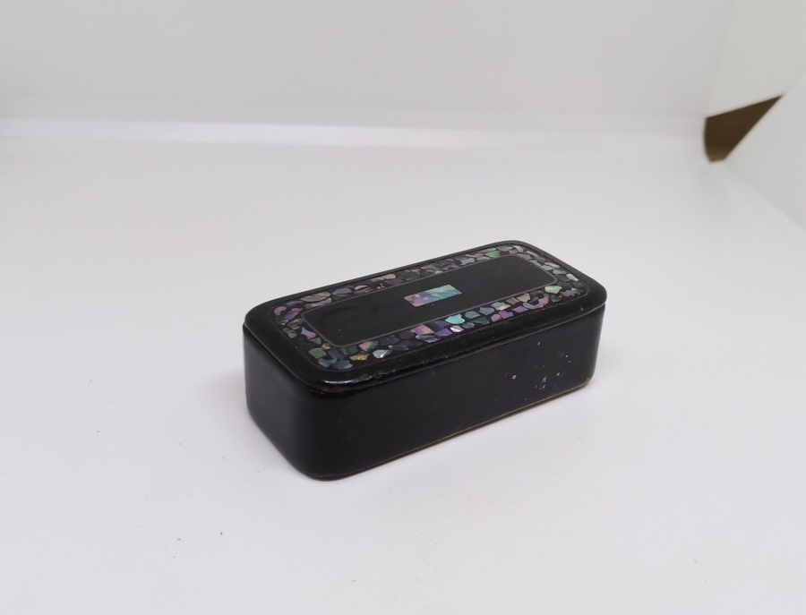 SEDEF ÇAKMA İŞÇİLİKLİ OSMANLI DÖNEMİ KAPAKLI ENFİYE KUTUSU