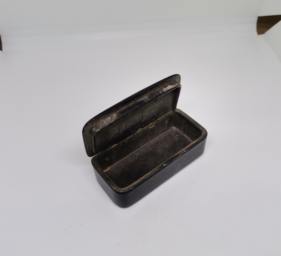 SEDEF ÇAKMA İŞÇİLİKLİ OSMANLI DÖNEMİ KAPAKLI ENFİYE KUTUSU