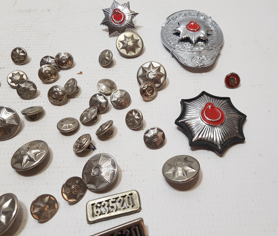 TAM TAKIM ANTİKA POLİS BRÖVE DÜĞME ROZET LOTU