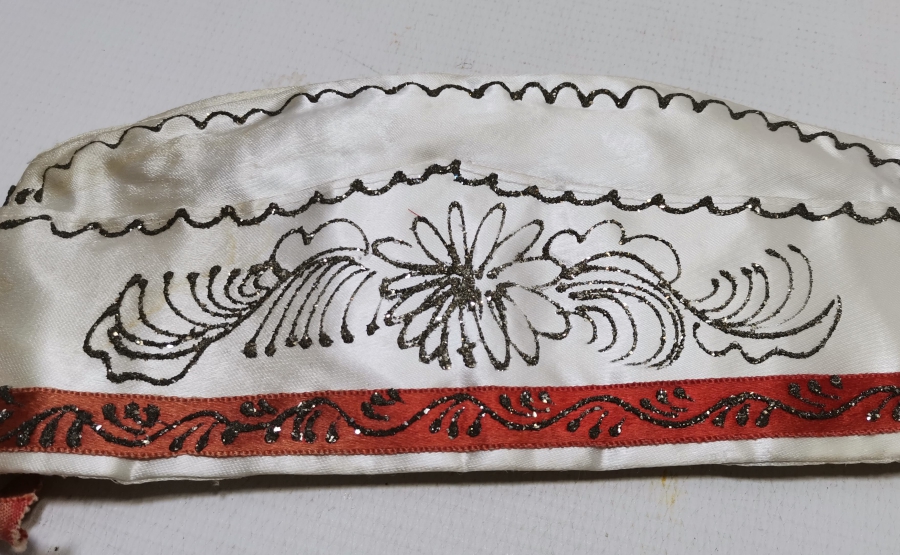 OSMANLI DÖNEMİ İPEK ÜZERİ GÜMÜŞ SİMLİ NADİR SÜNNET ÇOCUĞU ŞAPKASI