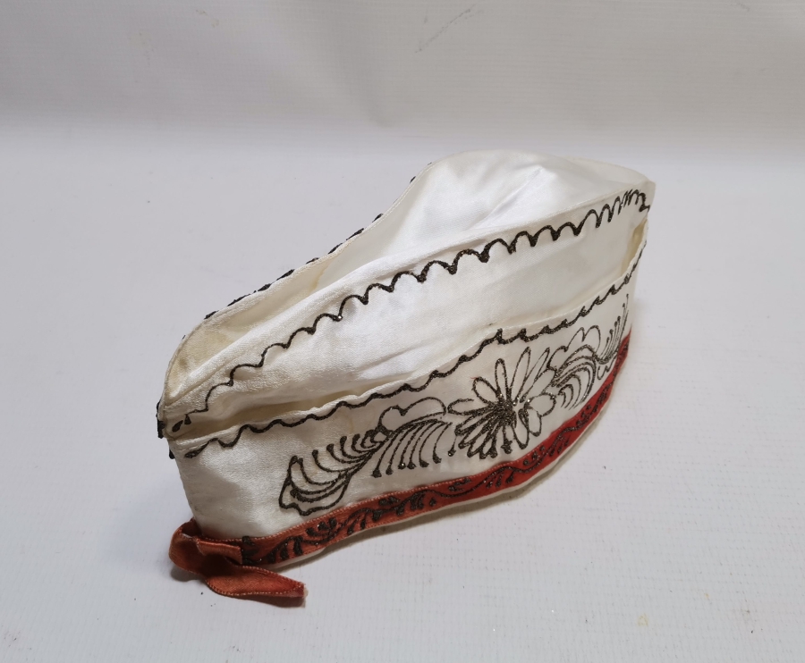 OSMANLI DÖNEMİ İPEK ÜZERİ GÜMÜŞ SİMLİ NADİR SÜNNET ÇOCUĞU ŞAPKASI