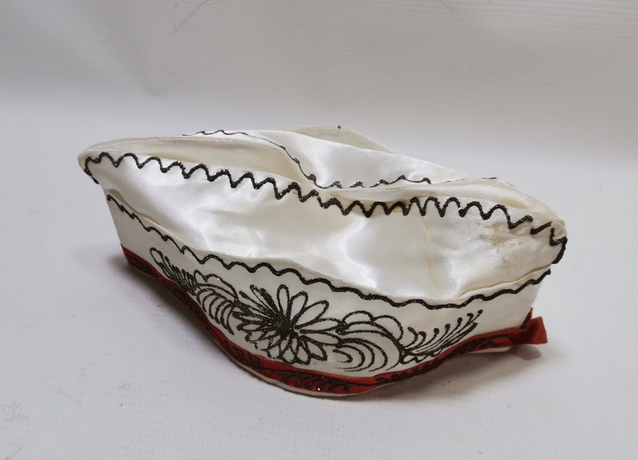 OSMANLI DÖNEMİ İPEK ÜZERİ GÜMÜŞ SİMLİ NADİR SÜNNET ÇOCUĞU ŞAPKASI