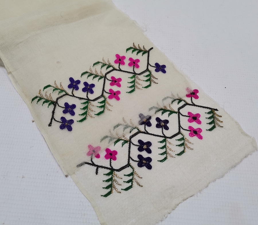 GÜMÜŞ SIRMA VE İPEK İPLERLE İŞLENMİŞ OSMANLI DÖNEMİ NADİR İPEK UÇKURLUK