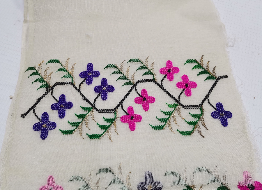 GÜMÜŞ SIRMA VE İPEK İPLERLE İŞLENMİŞ OSMANLI DÖNEMİ NADİR İPEK UÇKURLUK