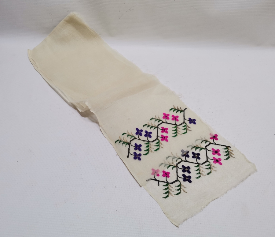 GÜMÜŞ SIRMA VE İPEK İPLERLE İŞLENMİŞ OSMANLI DÖNEMİ NADİR İPEK UÇKURLUK