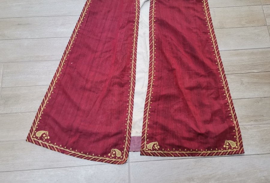 ÜZERİ ALTIN SIRMA İŞÇİLİKLİ OSMANLI DÖNEMİ NADİR İPEK ÜÇETEK