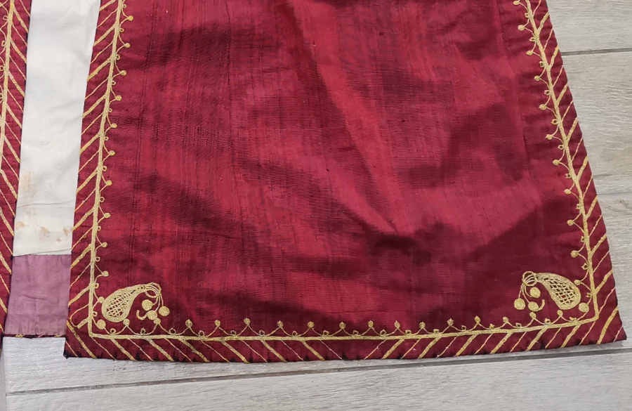 ÜZERİ ALTIN SIRMA İŞÇİLİKLİ OSMANLI DÖNEMİ NADİR İPEK ÜÇETEK