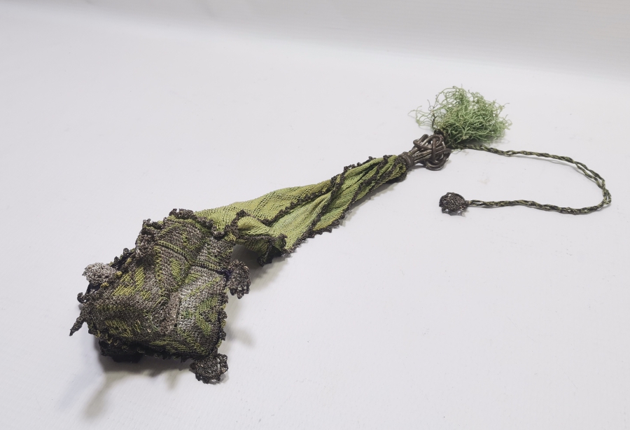 OSMANLI DÖNEMİ NADİR FORMDA GÜMÜŞ SIRMA İŞÇİLİKLİ ALTIN KESESİ