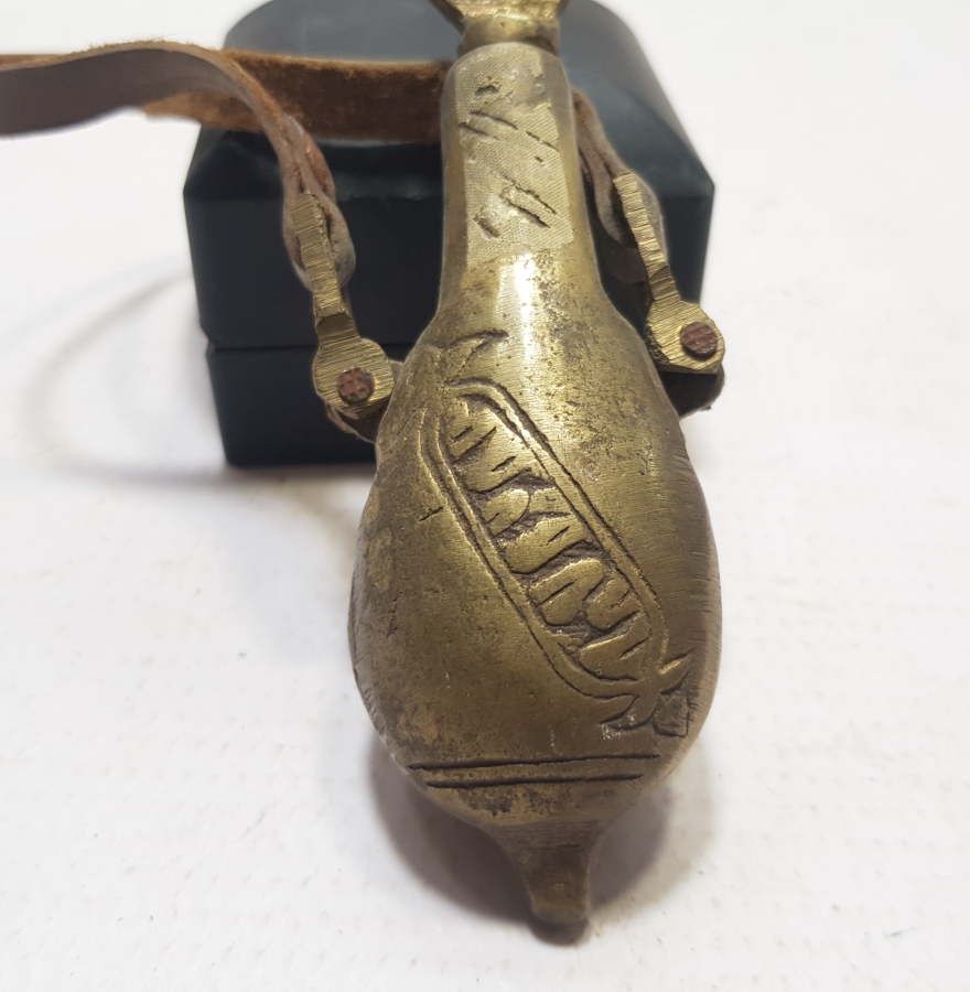 ÜZERİ ERMENİCE YAZILI ANTİKA BARUTLUK