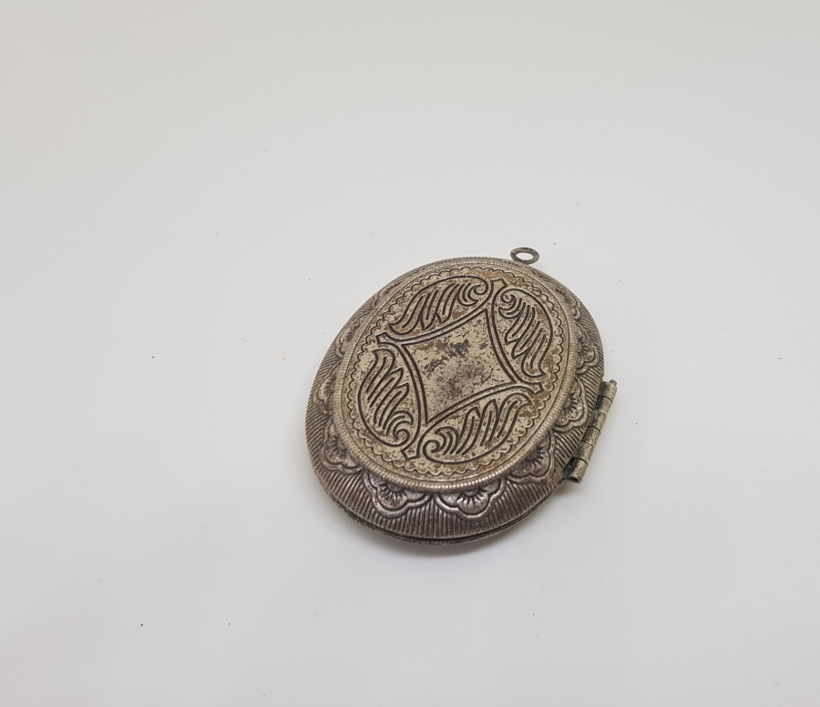 GÜMÜŞ KAPLAMA ANTİKA KAPAKLI KOLYE FOTOĞRAFLIK