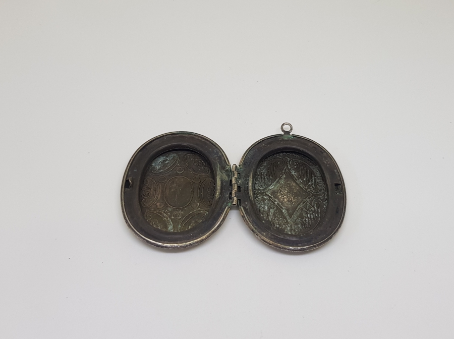 GÜMÜŞ KAPLAMA ANTİKA KAPAKLI KOLYE FOTOĞRAFLIK