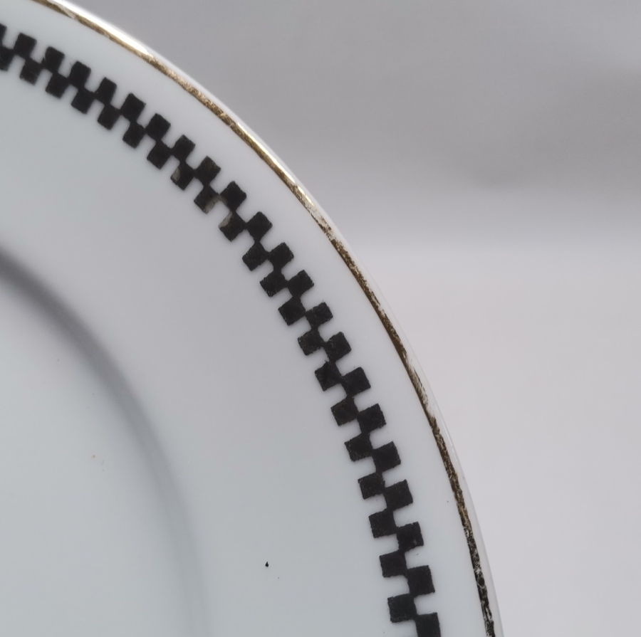 ARKASI OSMANLICA YAZILI VE ALTIN VARAKLI PORSELEN TABAK