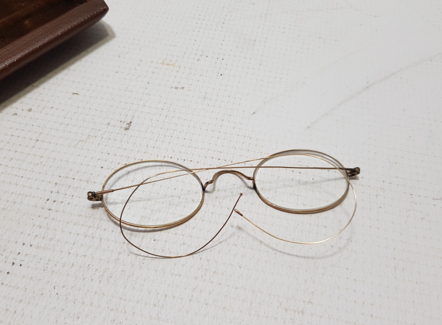 ORİJİNAL KUTUSUNDA OSMANLI DÖNEMİ ALTIN KAPLAMA TÜCCAR GÖZLÜĞÜ