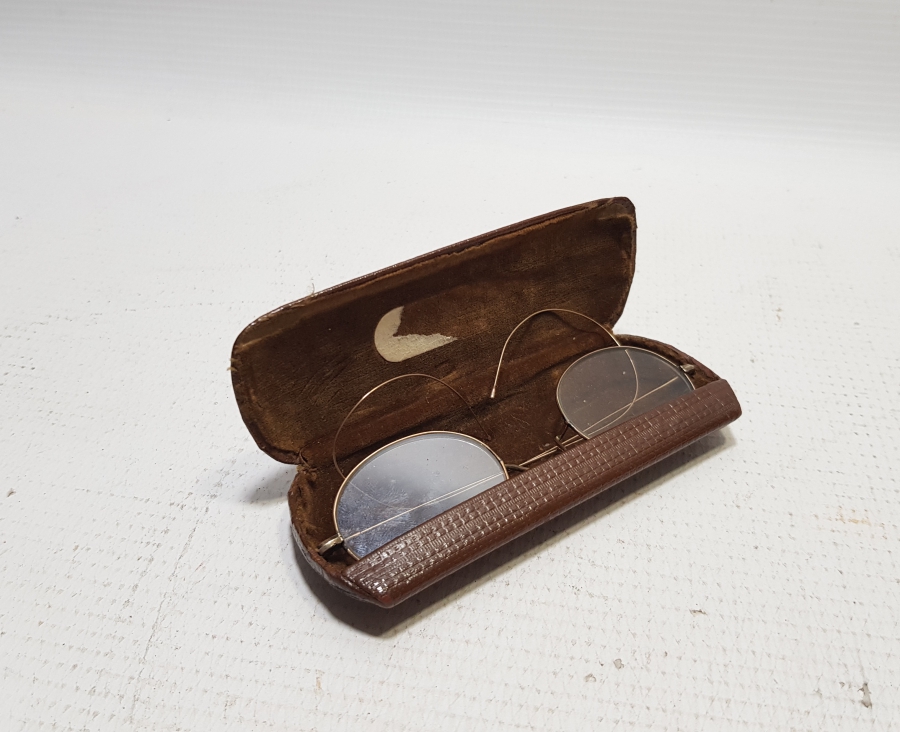 ORİJİNAL KUTUSUNDA OSMANLI DÖNEMİ ALTIN KAPLAMA TÜCCAR GÖZLÜĞÜ