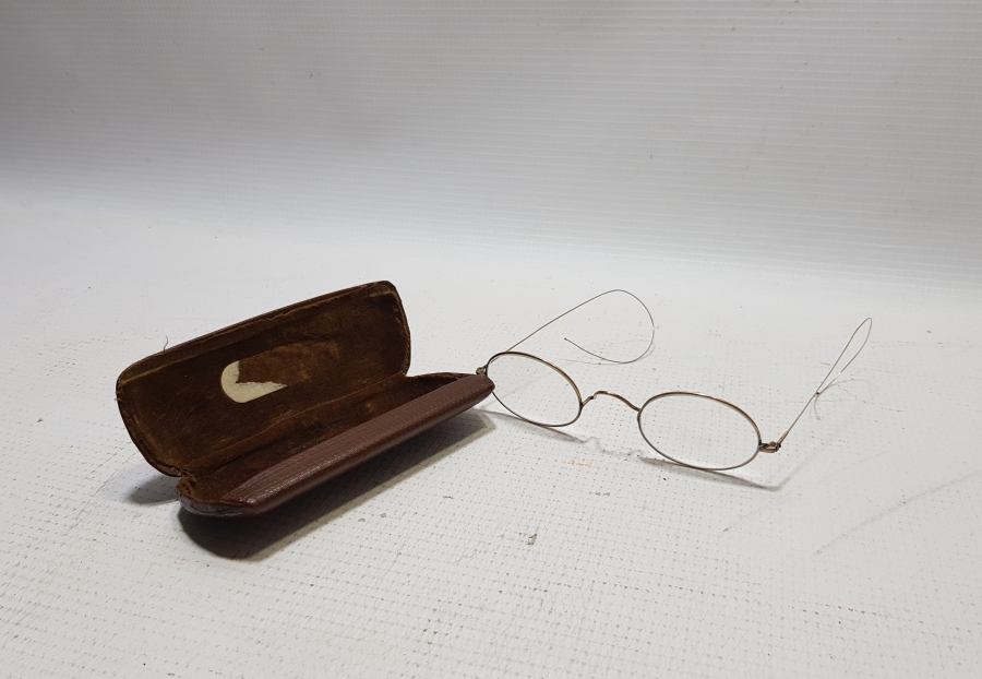 ORİJİNAL KUTUSUNDA OSMANLI DÖNEMİ ALTIN KAPLAMA TÜCCAR GÖZLÜĞÜ