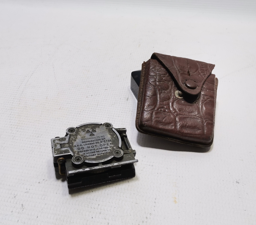 1966 TARİHLİ ORİJİNAL DERİ ÇANTASINDA AMERİKAN ASKERİ PUSULA