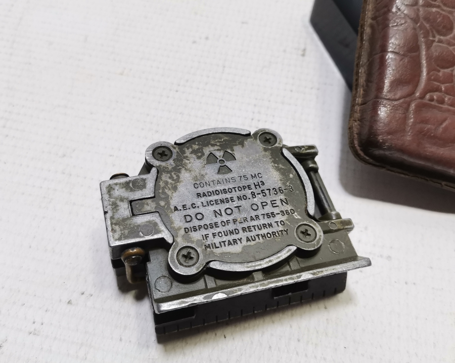 1966 TARİHLİ ORİJİNAL DERİ ÇANTASINDA AMERİKAN ASKERİ PUSULA