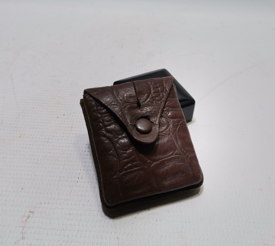 1966 TARİHLİ ORİJİNAL DERİ ÇANTASINDA AMERİKAN ASKERİ PUSULA