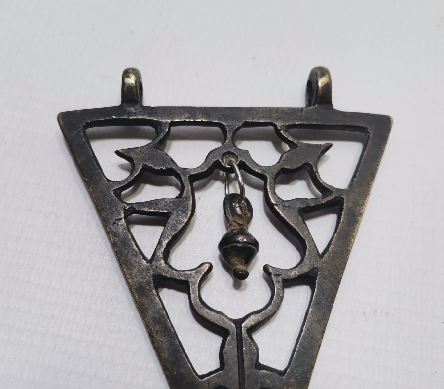 NADİR FORMDA SELÇUKLU MODEL LALE MOTİFLİ OSMANLI DÖNEMİ ÜÇGEN ŞAKÜL