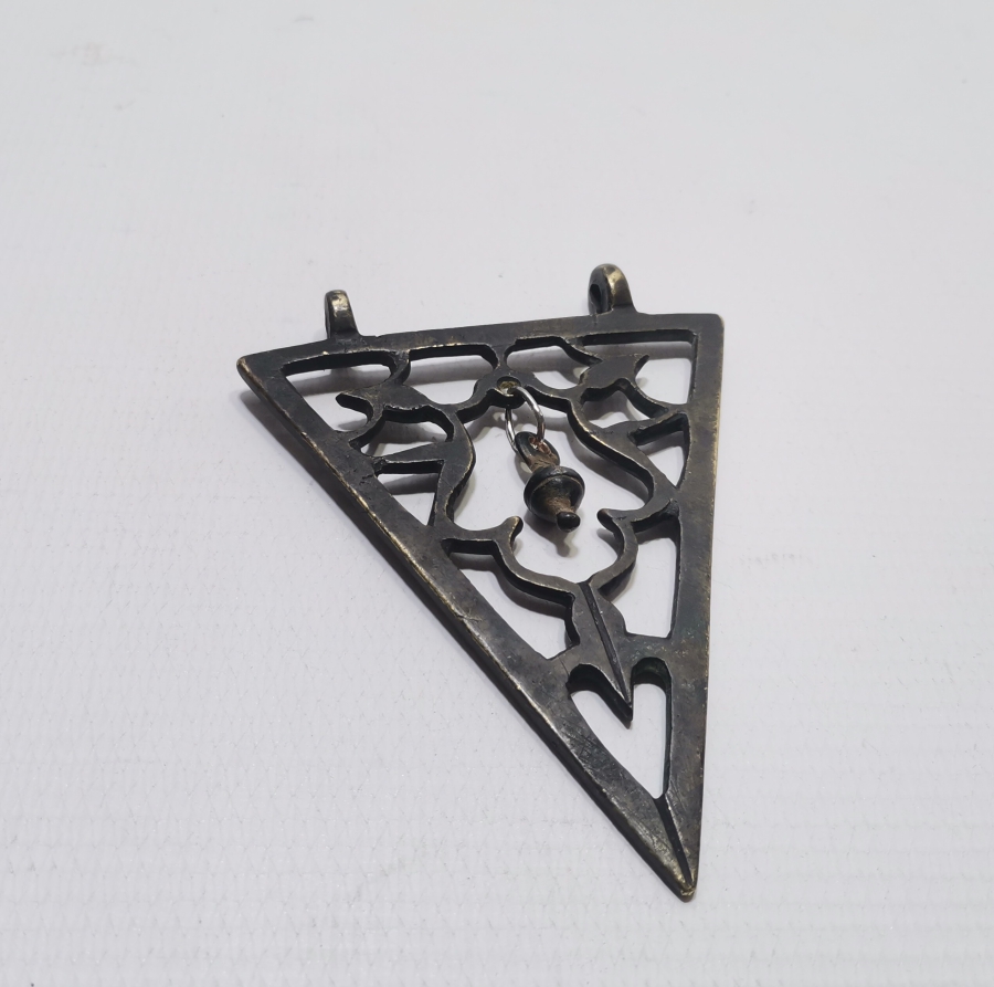 NADİR FORMDA SELÇUKLU MODEL LALE MOTİFLİ OSMANLI DÖNEMİ ÜÇGEN ŞAKÜL