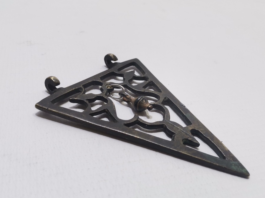 NADİR FORMDA SELÇUKLU MODEL LALE MOTİFLİ OSMANLI DÖNEMİ ÜÇGEN ŞAKÜL