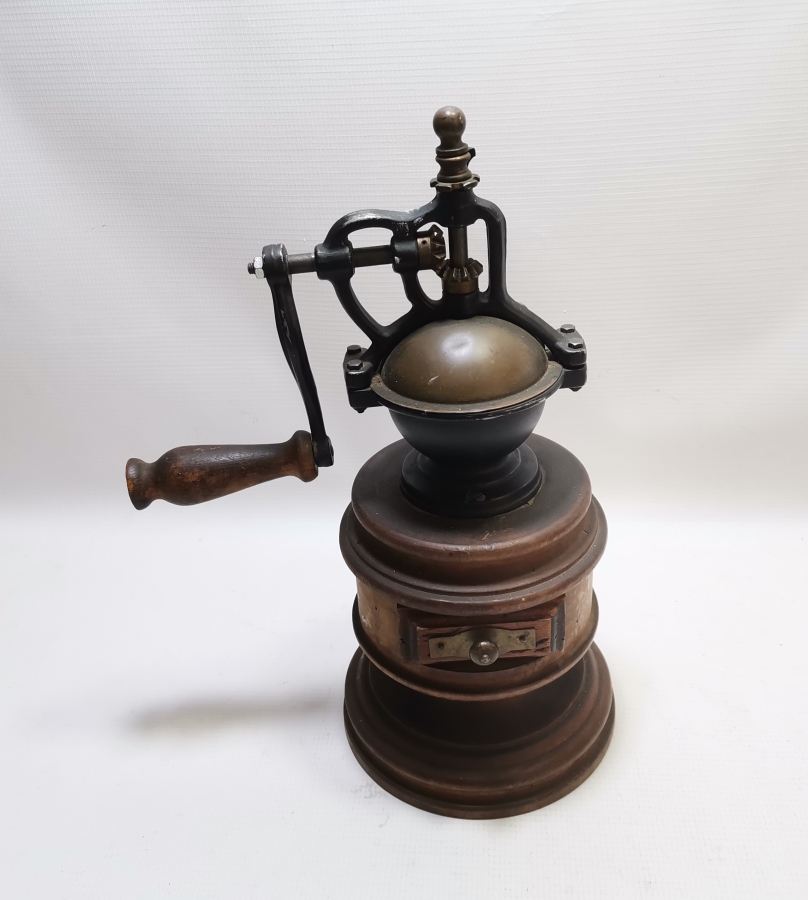 NADİR TİPTE OSMANLI DÖNEMİ KAHVE DEĞİRMENİ