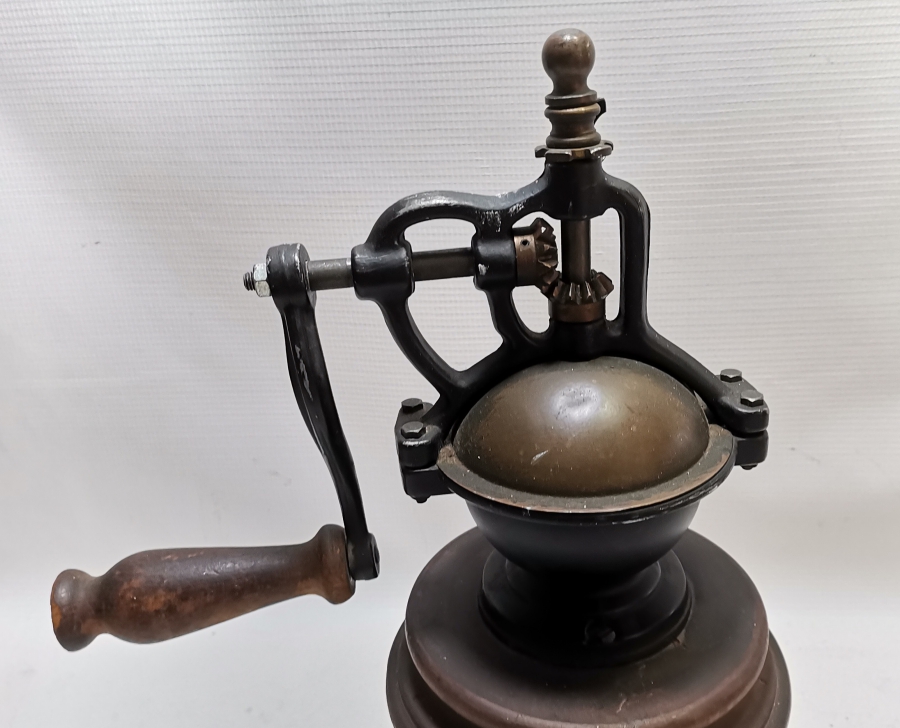 NADİR TİPTE OSMANLI DÖNEMİ KAHVE DEĞİRMENİ