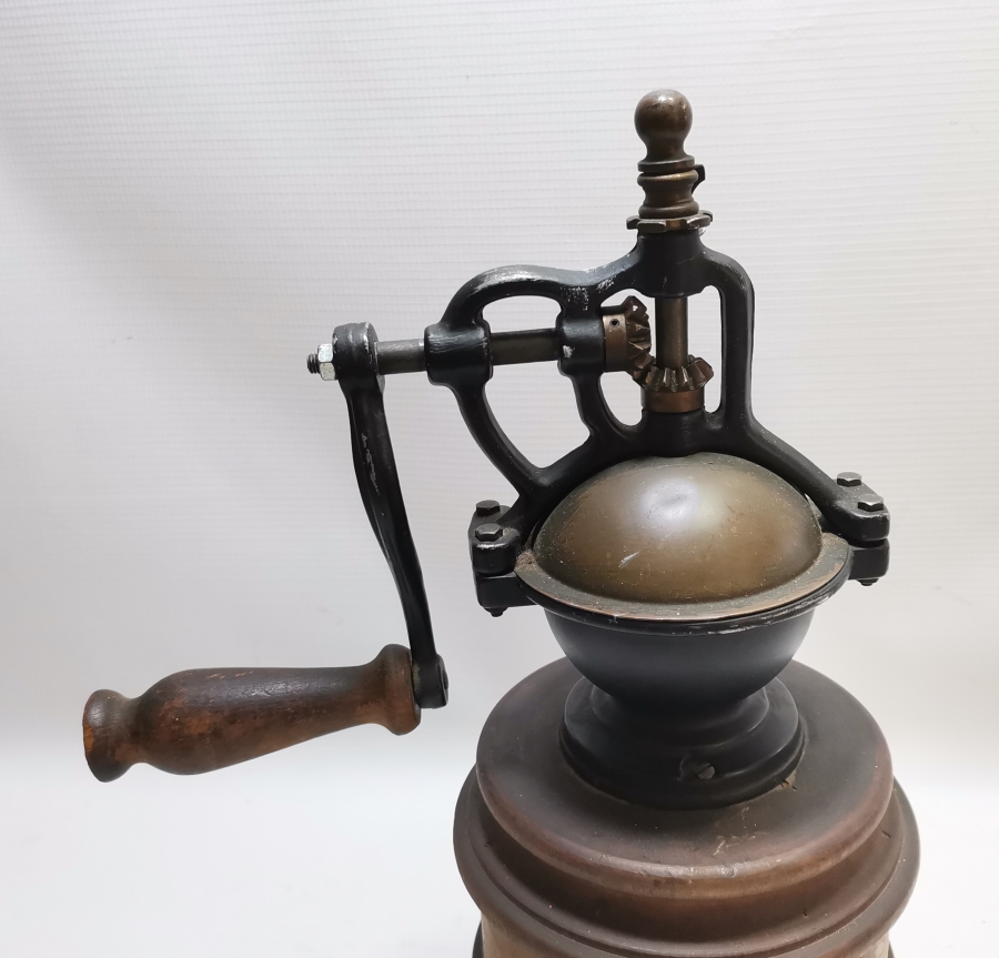 NADİR TİPTE OSMANLI DÖNEMİ KAHVE DEĞİRMENİ