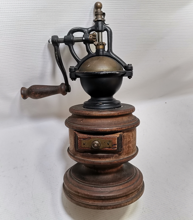 NADİR TİPTE OSMANLI DÖNEMİ KAHVE DEĞİRMENİ