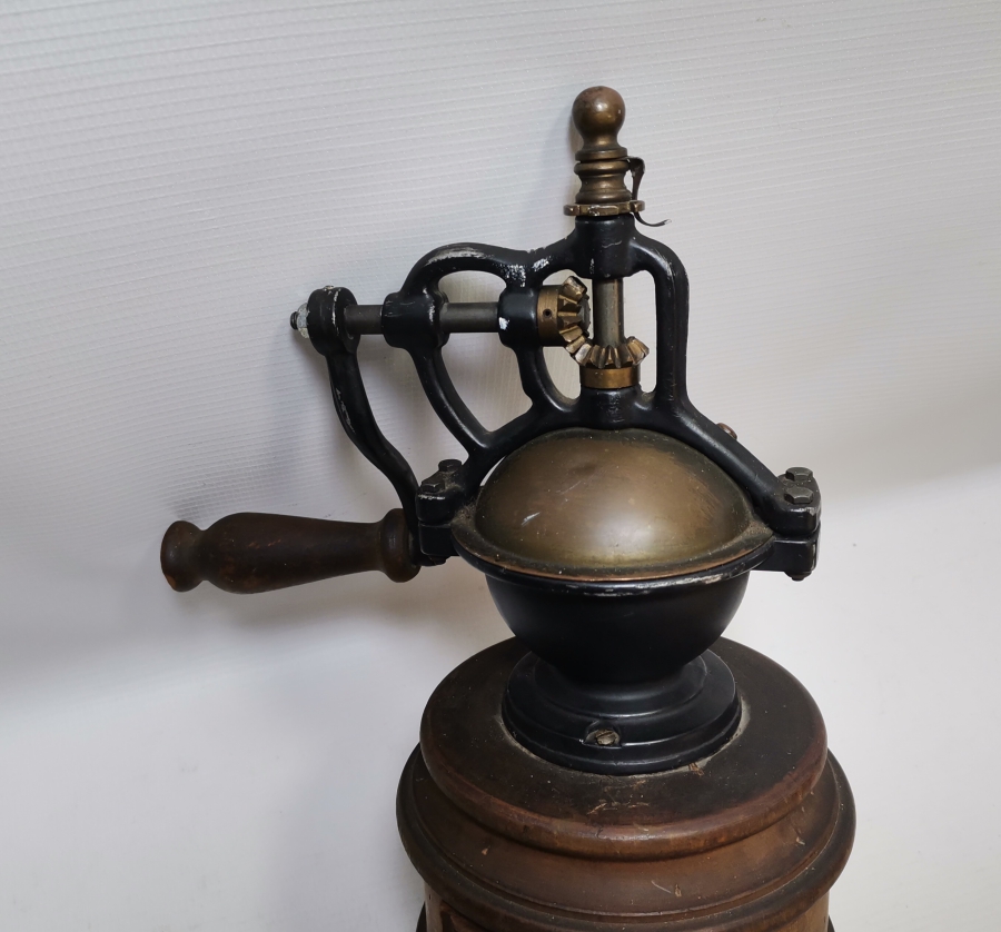 NADİR TİPTE OSMANLI DÖNEMİ KAHVE DEĞİRMENİ