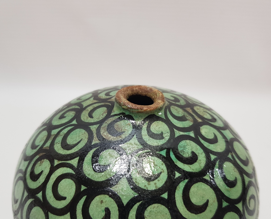 OSMANLI DÖNEMİ NADİR FORMDA VE RENKTE İZNİK ÇİNİ VAZO