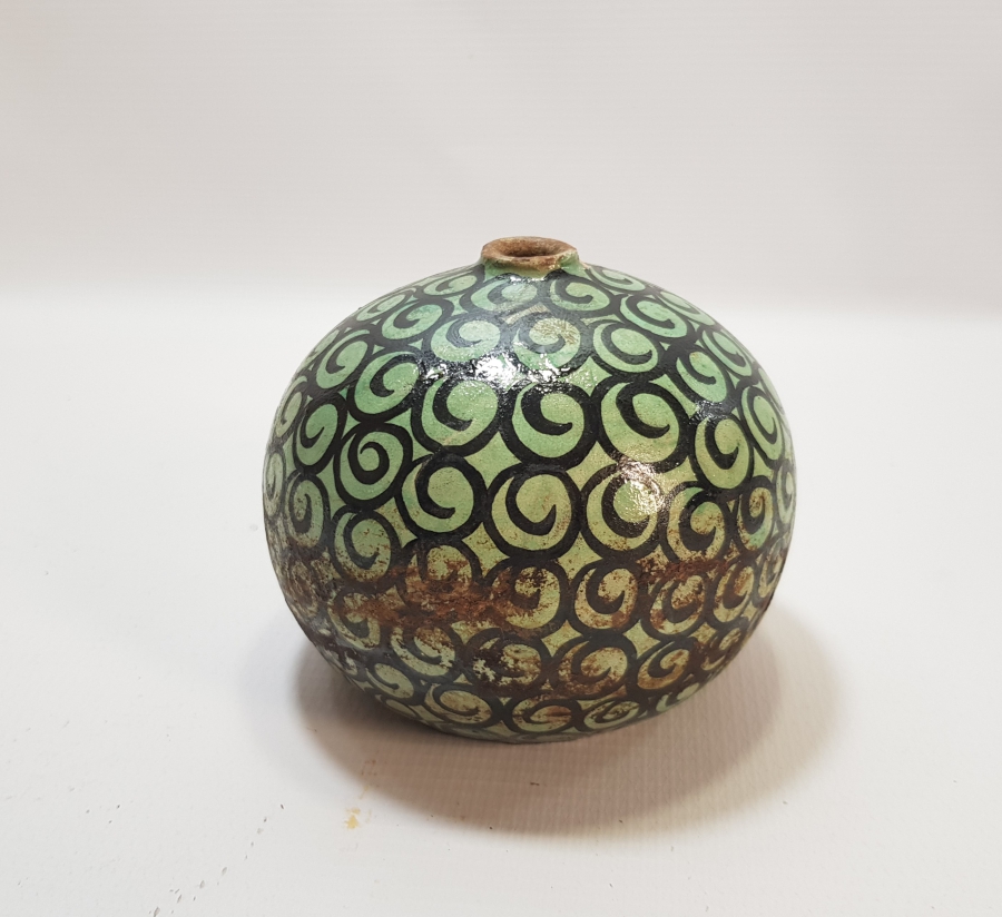 OSMANLI DÖNEMİ NADİR FORMDA VE RENKTE İZNİK ÇİNİ VAZO