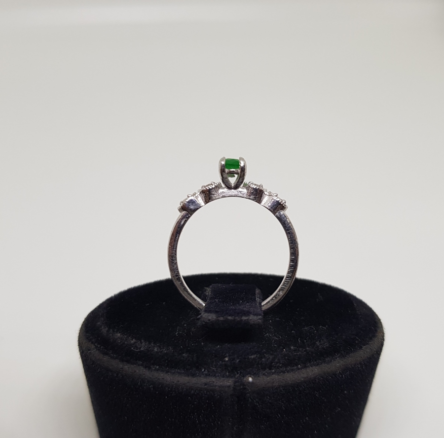 ZÜMRÜT VE PIRLANTA TAŞLI TEKTAŞ MODEL YÜZÜK